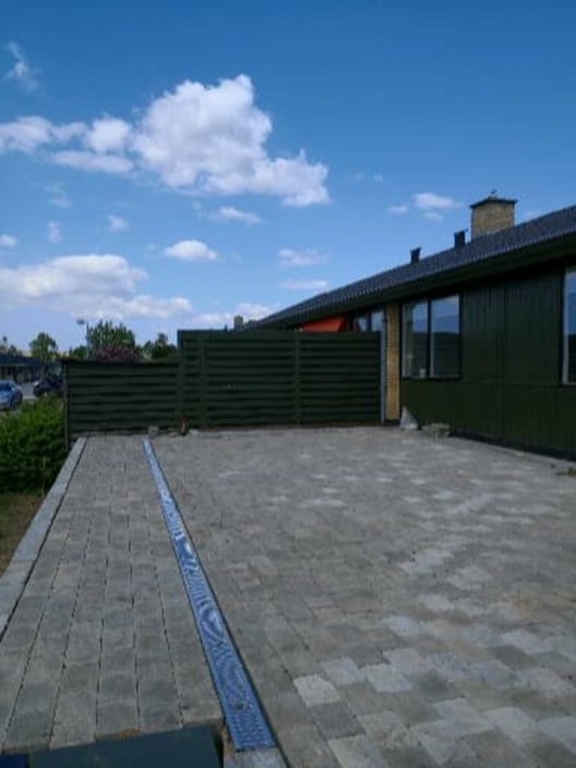 For terrasse færdig med nye fliser