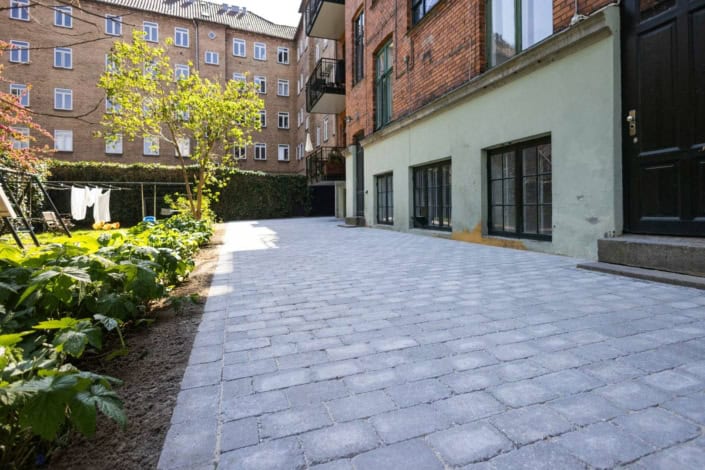 Flisebelægning af MÅ Anlæg